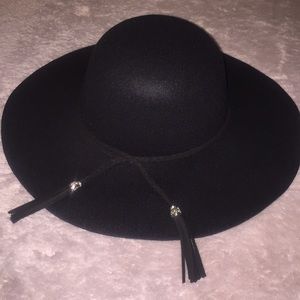 women’s black fashion hat NWT